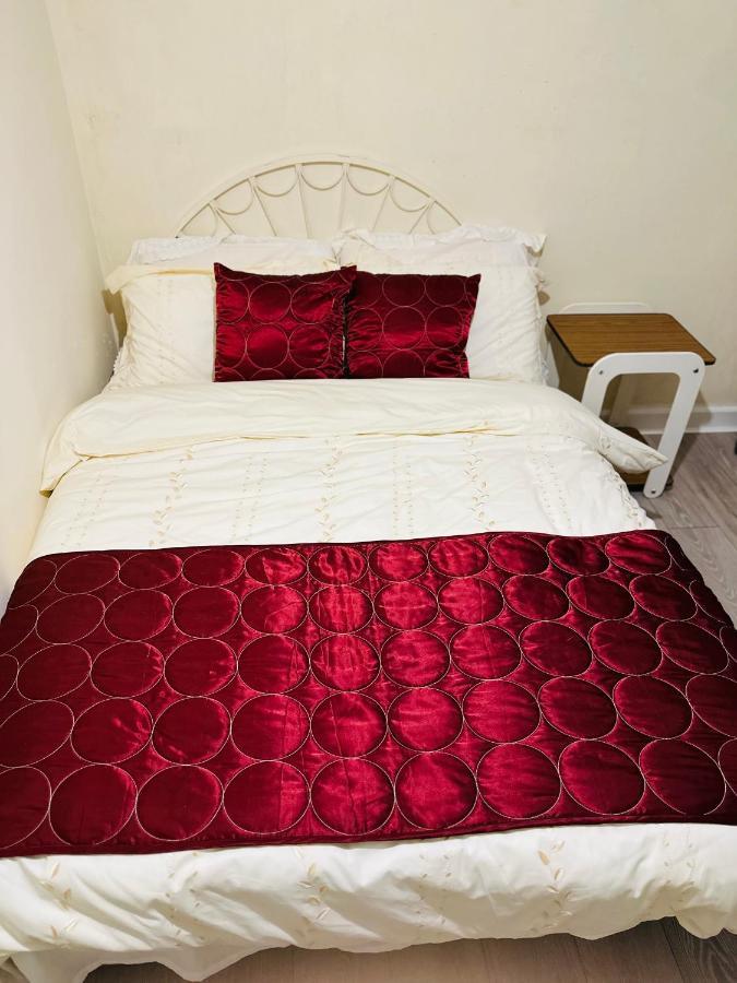 Double Bedroom In West Yorkshire, Leeds 利兹 外观 照片